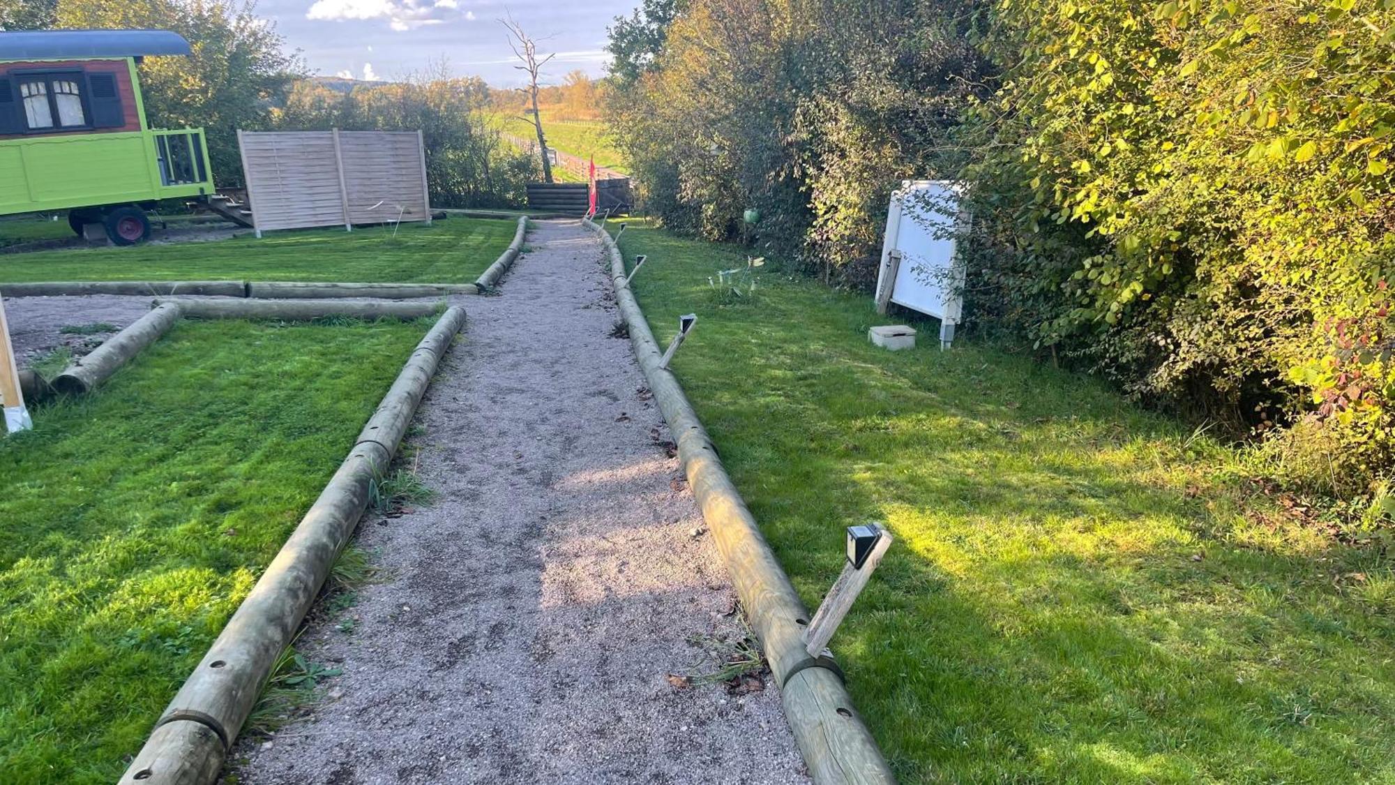 Le Domaine Des Droles De Dames Pensionat Buding Exteriör bild
